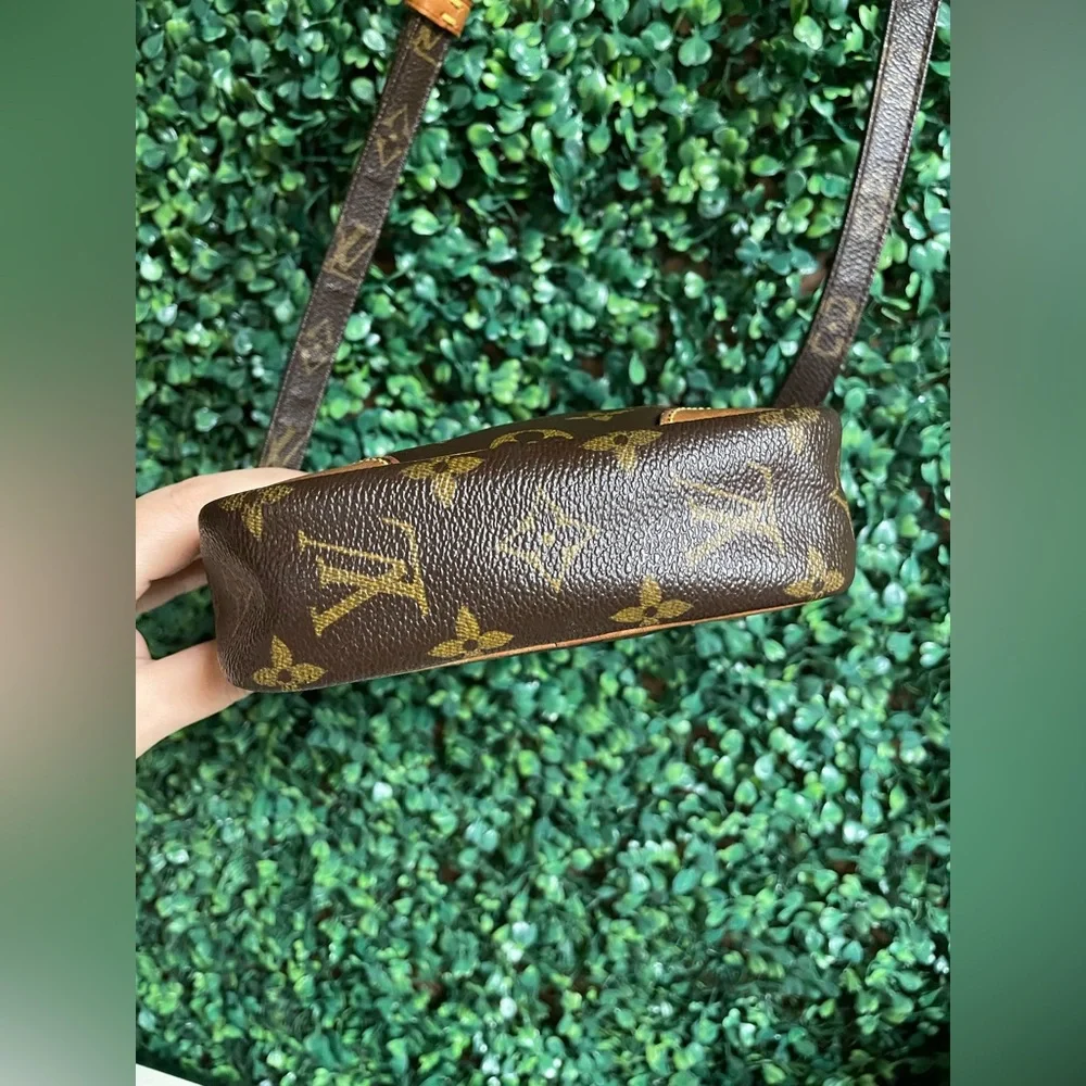 Louis Vuitton - Vintage Danube Monogram Canvas Crossbody Bag - 2002